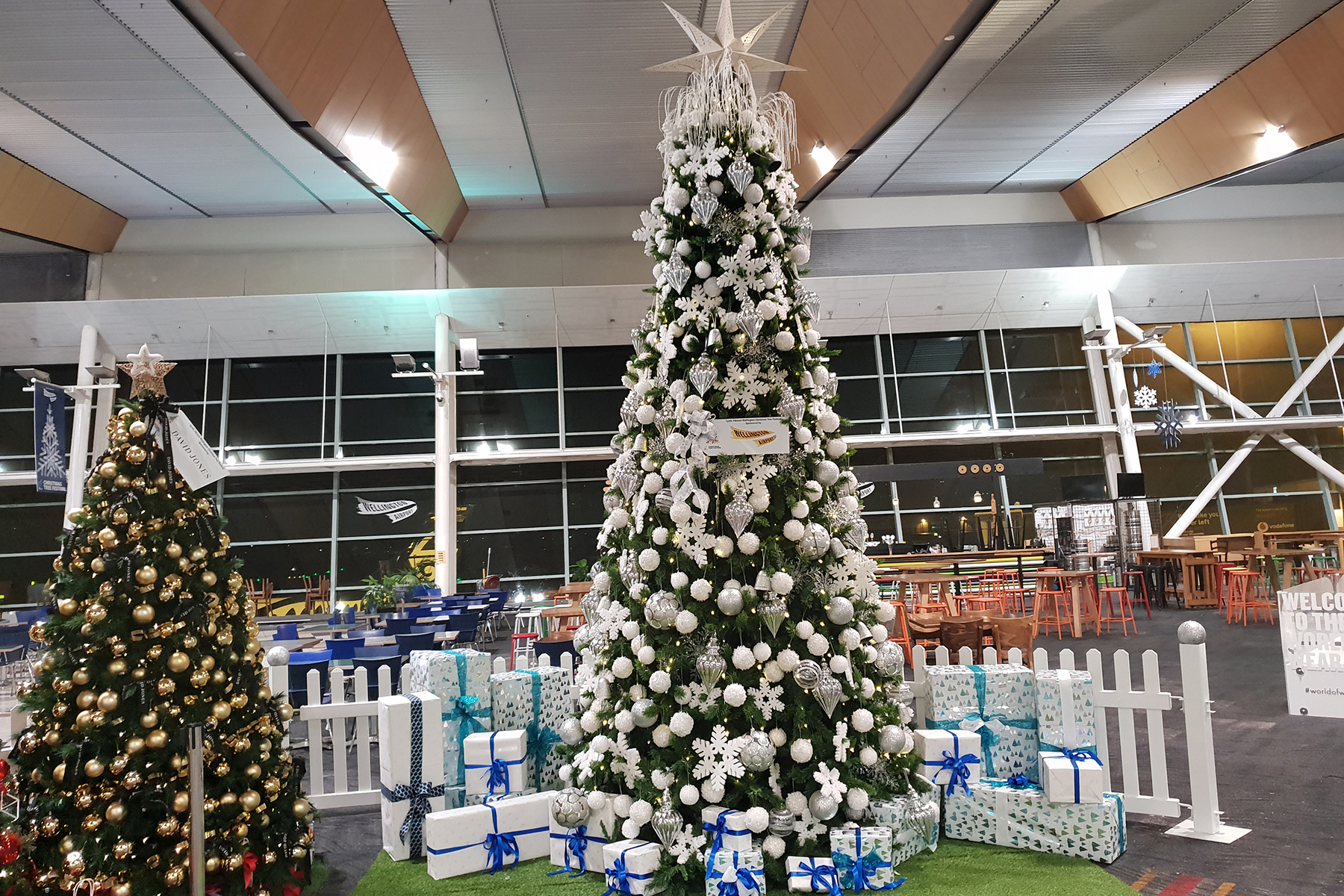 Christmas ... Airport Mega Tree (15ft) 2018