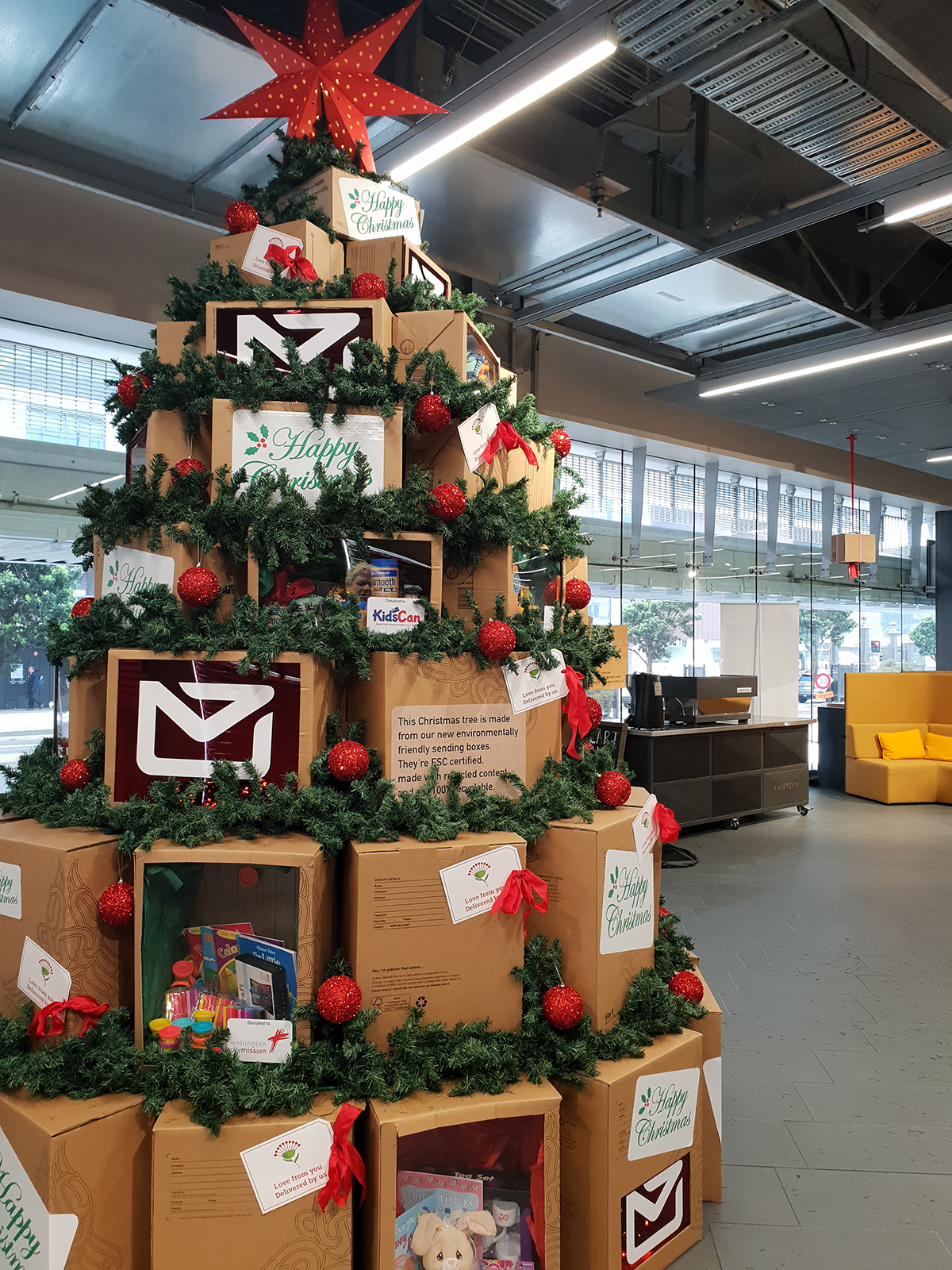 Christmas ... NZ Post Gift Box Tree 2018