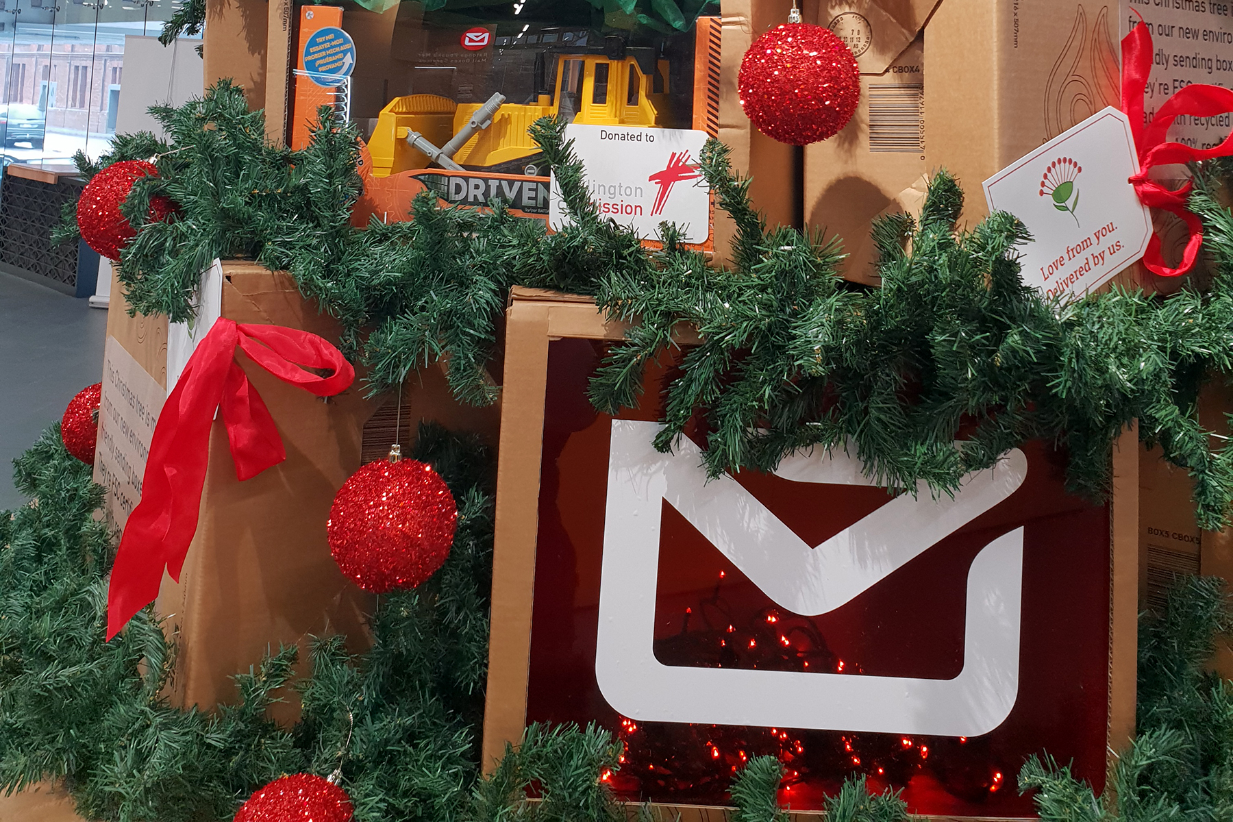 Christmas ... NZ Post Gift Box Tree 2018